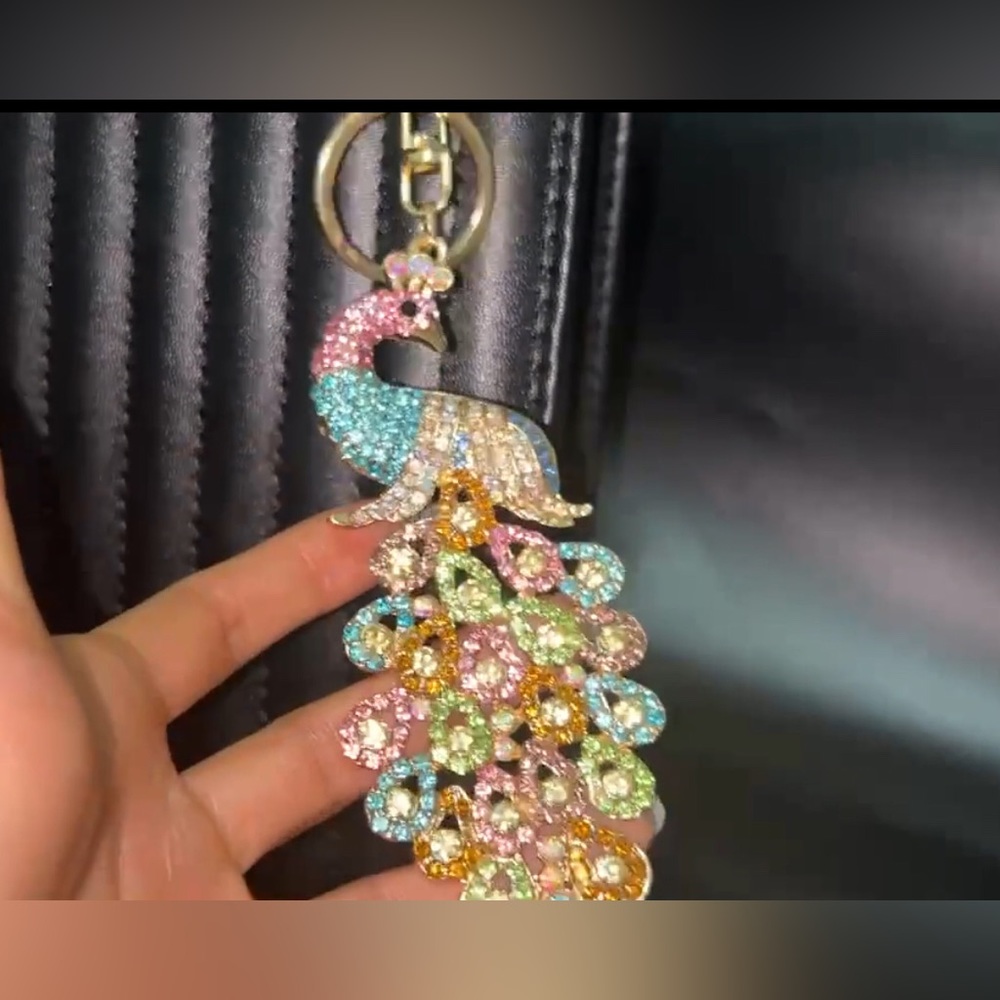 💘NWT-Beautiful Multi Colored Rhinestone Peacock Purse/Keychain💘 - Picture 3 of 5